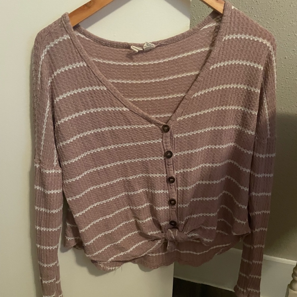 Tilly’s mauve light weight sweater shirt